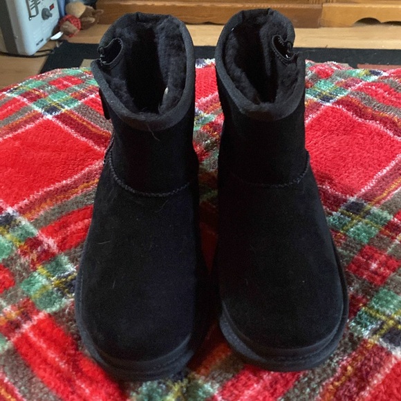 UGG BOOTS - Picture 4 of 8